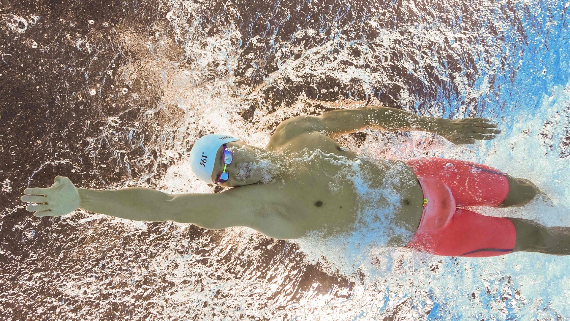 德国男子场地自行车选手在竞速赛中获得第六名，德国骑自行车